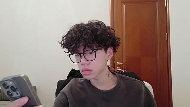 Snapshot of hangzi-0011 chatting on 10.04.25 hangzi-0011 online show from 10.04.25