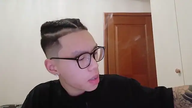 Snapshot of hangzi-0011 chatting on 10.08.25 hangzi-0011 online show from 10.08.25