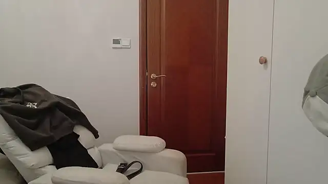 Snapshot of hangzi-0011 chatting on 10.13.25 hangzi-0011 online show from 10.13.25