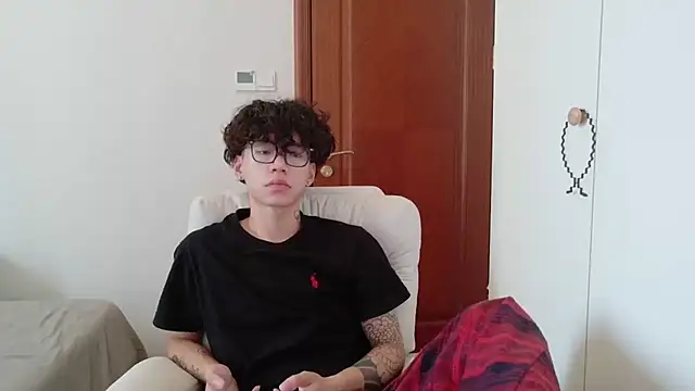 Snapshot of hangzi-0011 chatting on 10.15.25 hangzi-0011 online show from 10.15.25