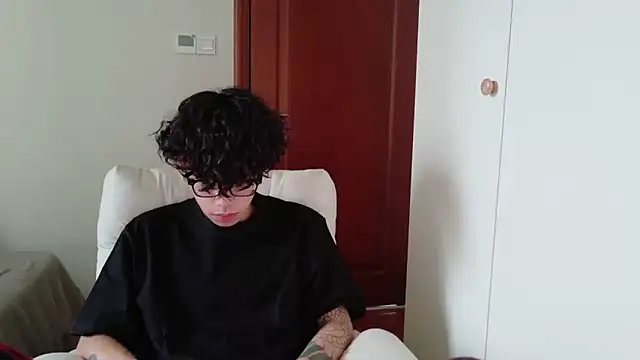 Snapshot of hangzi-0011 chatting on 10.19.25 hangzi-0011 online show from 10.19.25