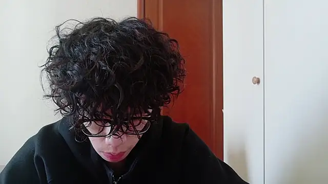 Snapshot of hangzi-0011 chatting on 10.23.25 hangzi-0011 online show from 10.23.25