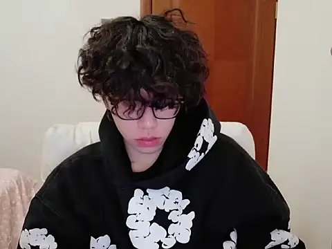 Snapshot of hangzi-0011 chatting on 10.31.25 hangzi-0011 online show from 10.31.25