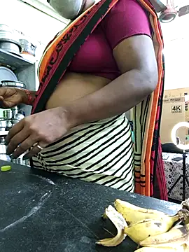 Snapshot of Tamilselviroja- chatting on 10.06.25 Tamilselviroja- online show from 10.06.25