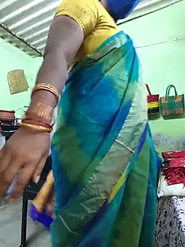 Snapshot of Tamilselviroja- chatting on 10.11.25 Tamilselviroja- online show from 10.11.25