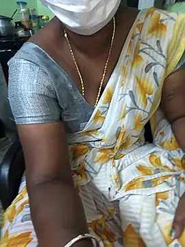 Snapshot of Tamilselviroja- chatting on 10.20.25 Tamilselviroja- online show from 10.20.25