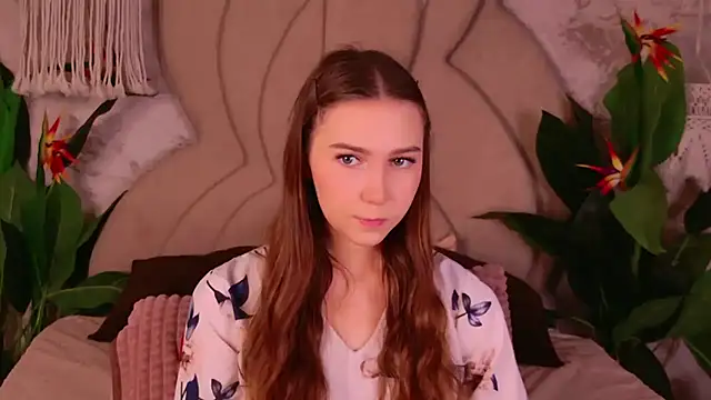 Snapshot of OliviaLay chatting on 11.07.25 OliviaLay online show from 11.07.25