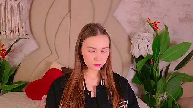 OliviaLay online show from 11.23.25