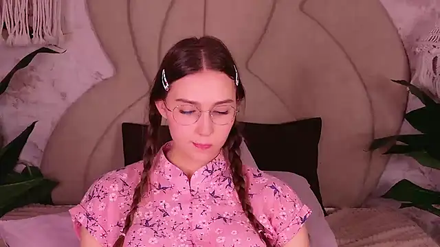 OliviaLay online show from 01.15.26