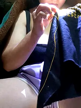 linhmiucute online show from 10.26.25