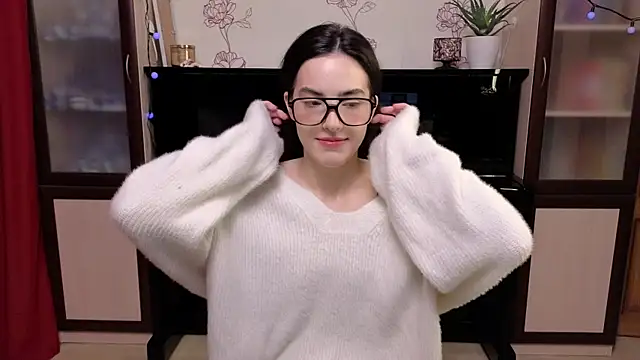 Snapshot of di_moon chatting on 10.03.25 di moon online show from 10.03.25