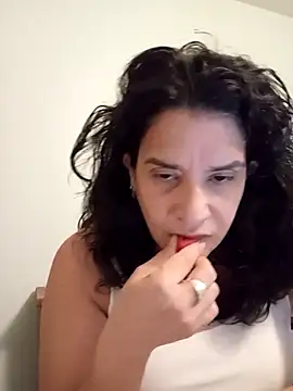 Snapshot of MoritaSalvaj chatting on 10.18.25 MoritaSalvaj online show from 10.18.25