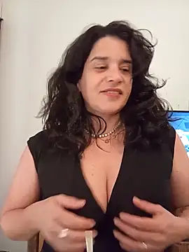 Snapshot of MoritaSalvaj chatting on 10.21.25 MoritaSalvaj online show from 10.21.25