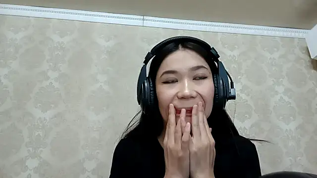 YukiShaapan online show from 10.15.25