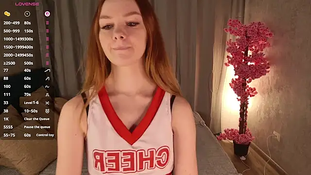 Snapshot of Amanda_Cherry chatting on 10.15.25 Amanda Cherry online show from 10.15.25
