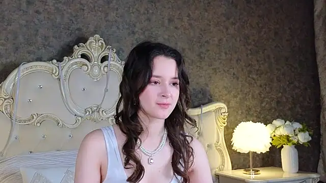 Snapshot of EvaSwen chatting on 10.25.25 EvaSwen online show from 10.25.25