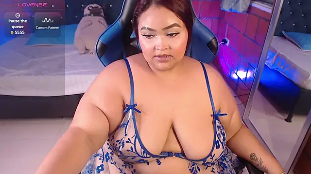 Snapshot of Melody_Slut chatting on 10.25.25 Melody Slut online show from 10.25.25