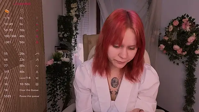 Snapshot of kitten_murray_ chatting on 10.07.25 kitten murray  online show from 10.07.25