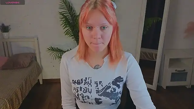 Snapshot of kitten_murray_ chatting on 10.15.25 kitten murray  online show from 10.15.25