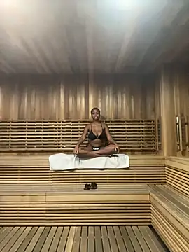 tia   fox online show from 11.10.25