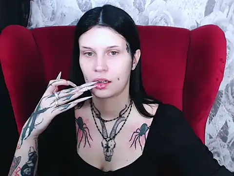 Snapshot of VenomDoll chatting on 10.12.25 VenomDoll online show from 10.12.25