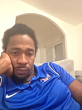 Snapshot of cracha chatting on 10.24.25 cracha online show from 10.24.25