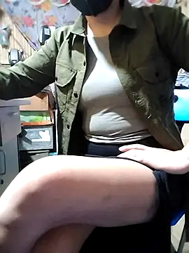 Snapshot of Taylor-r chatting on 10.24.25 Taylor-r online show from 10.24.25