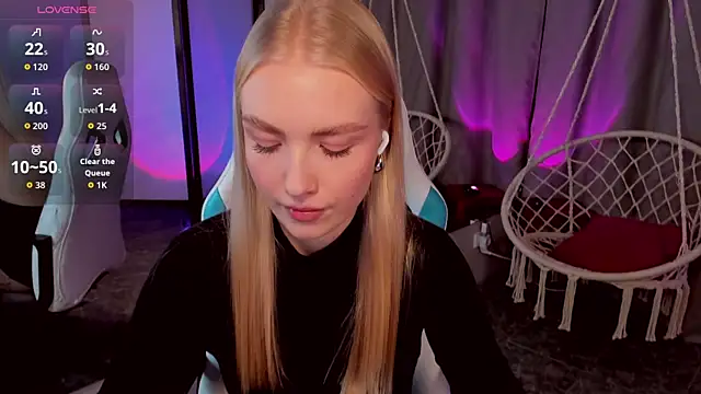 TessaGrays online show from 11.03.25