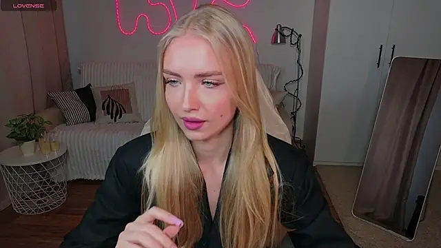 TessaGrays online show from 04.04.26