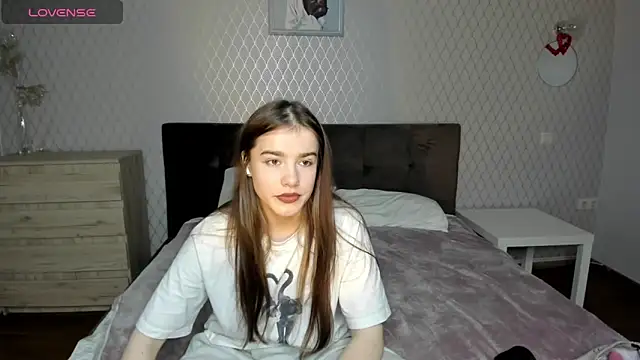 ShellyMoon  online show from 10.25.25