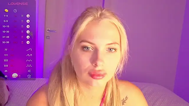 Snapshot of SweetCherryBlonde chatting on 10.05.25 SweetCherryBlonde online show from 10.05.25