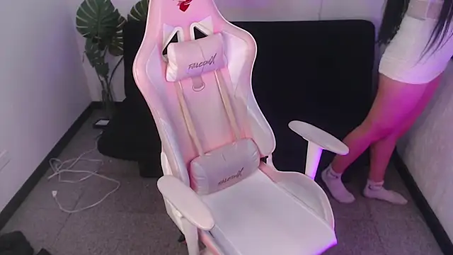 Lexy Storm 18 online show from 10.31.25