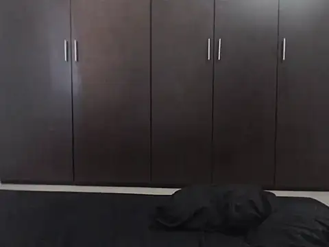 Snapshot of Mhia-linsey chatting on 10.21.25 Mhia-linsey online show from 10.21.25