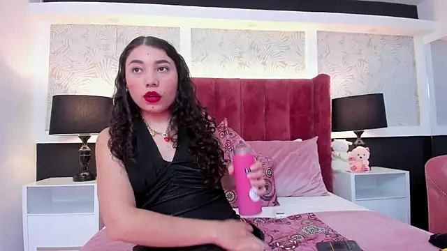 Snapshot of IvonnyCooper chatting on 10.11.25 IvonnyCooper online show from 10.11.25