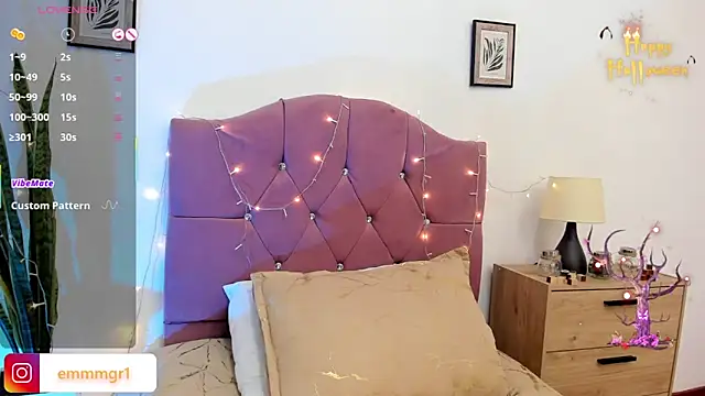 Snapshot of emma-green0 chatting on 10.17.25 emma-green0 online show from 10.17.25