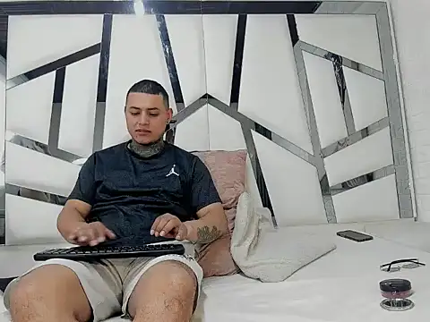 HilaryAndDominic online show from 10.06.25