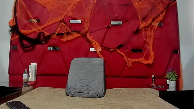 HilaryAndDominic online show from 10.24.25