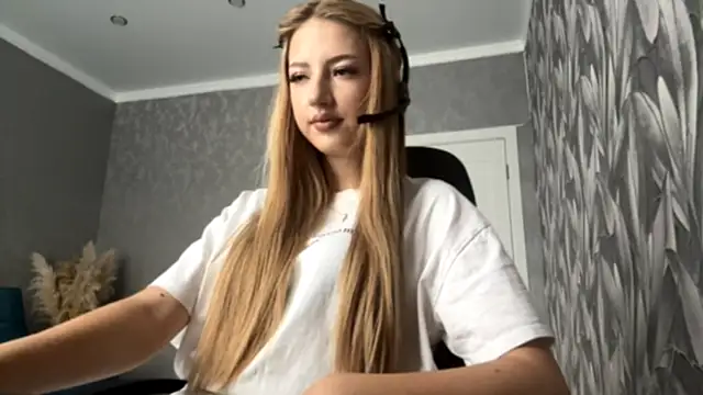 HollyCroker online show from 10.09.25