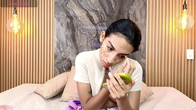 Snapshot of Samara_Smith04 chatting on 10.15.25 Samara Smith04 online show from 10.15.25