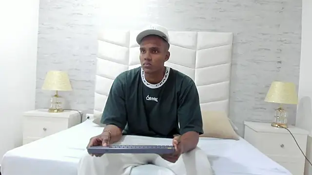 Snapshot of jax_black chatting on 10.20.25 jax black online show from 10.20.25