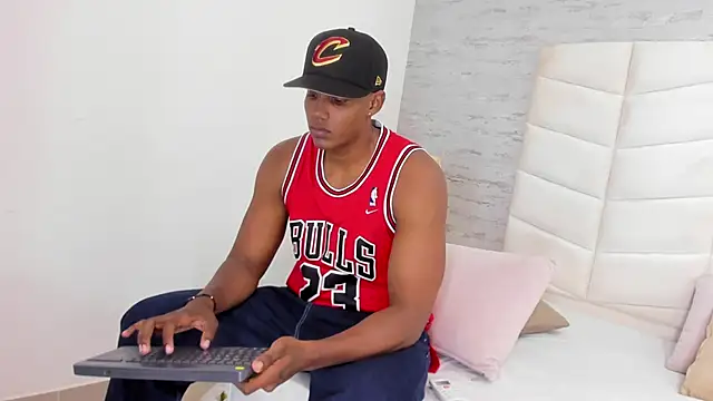 Snapshot of jax_black chatting on 10.21.25 jax black online show from 10.21.25