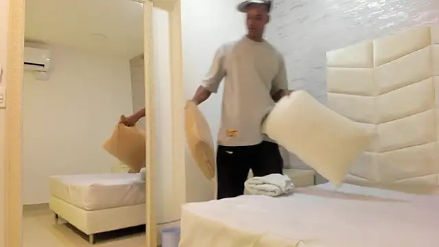 jax black online show from 12.02.25