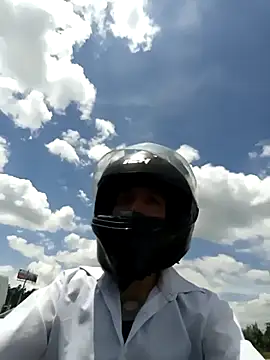 Snapshot of Macallan10 chatting on 10.02.25 Macallan10 online show from 10.02.25