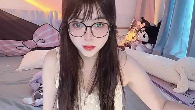 Snapshot of xiaoman-1 chatting on 10.21.25 xiaoman-1 online show from 10.21.25