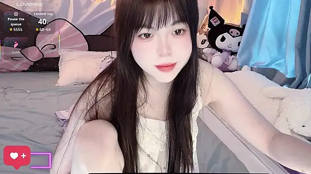 Snapshot of xiaoman-1 chatting on 10.22.25 xiaoman-1 online show from 10.22.25
