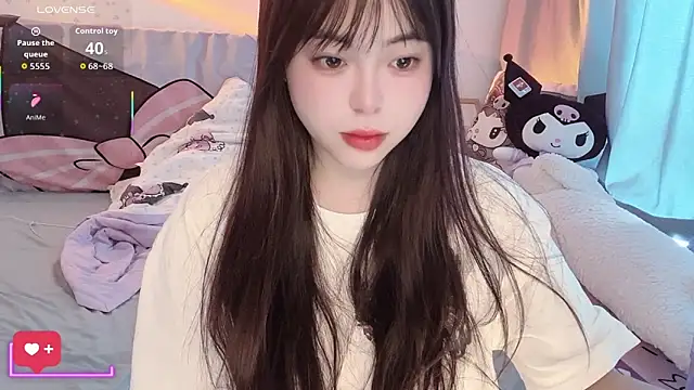 Snapshot of xiaoman-1 chatting on 10.23.25 xiaoman-1 online show from 10.23.25