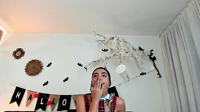 Snapshot of cloe_taylor__ chatting on 10.25.25 cloe taylor   online show from 10.25.25