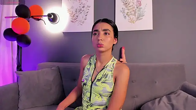 Snapshot of cloe_taylor__ chatting on 10.29.25 cloe taylor   online show from 10.29.25