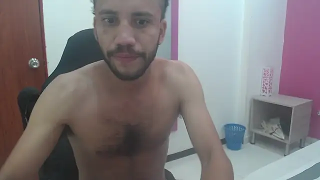 Snapshot of Juan_FelipeX01 chatting on 10.16.25 Juan FelipeX01 online show from 10.16.25