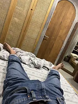 Snapshot of HenryLee1983-cums chatting on 10.05.25 HenryLee1983-cums online show from 10.05.25